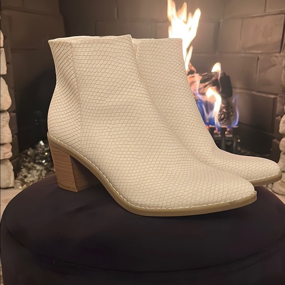 Elegant White Ankle Boots